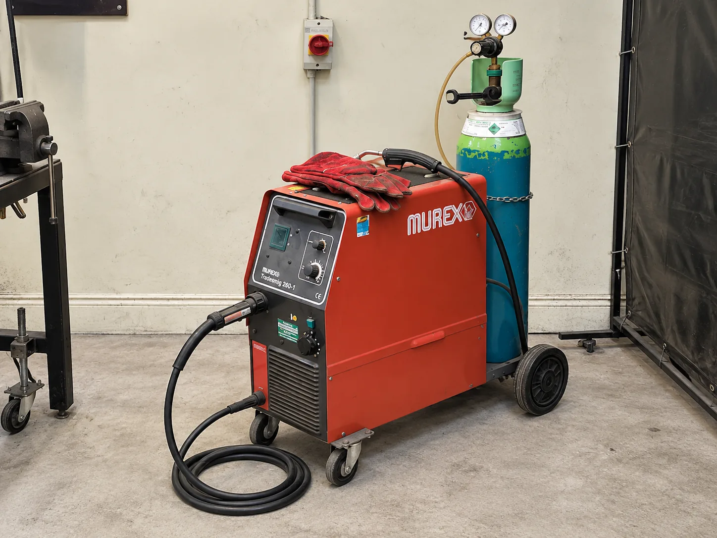 The MIG welder and its wire feed unit