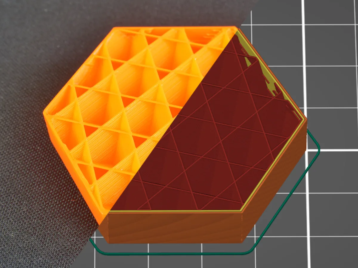 Test block printed with cubic infill, shown half as the printed part and half as a slicer preview